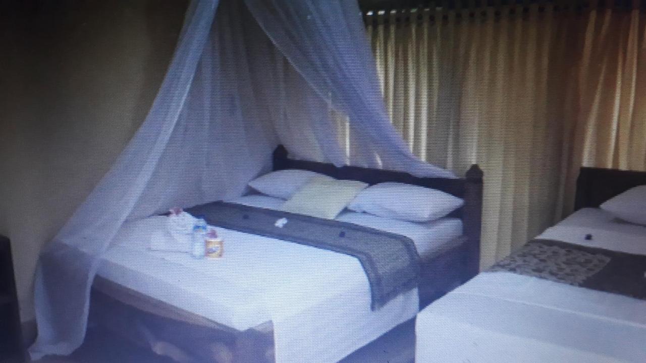 Fullesguesthouse กีลีตราวางัน ภายนอก รูปภาพ