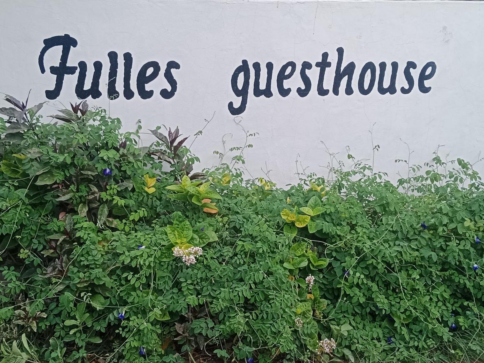 Fullesguesthouse กีลีตราวางัน ภายนอก รูปภาพ