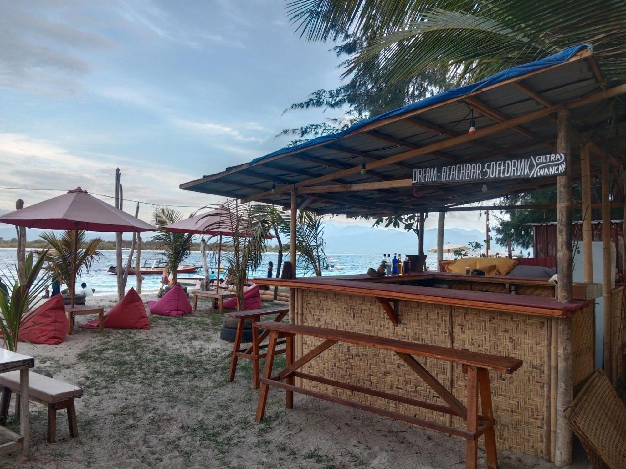 Fullesguesthouse กีลีตราวางัน ภายนอก รูปภาพ