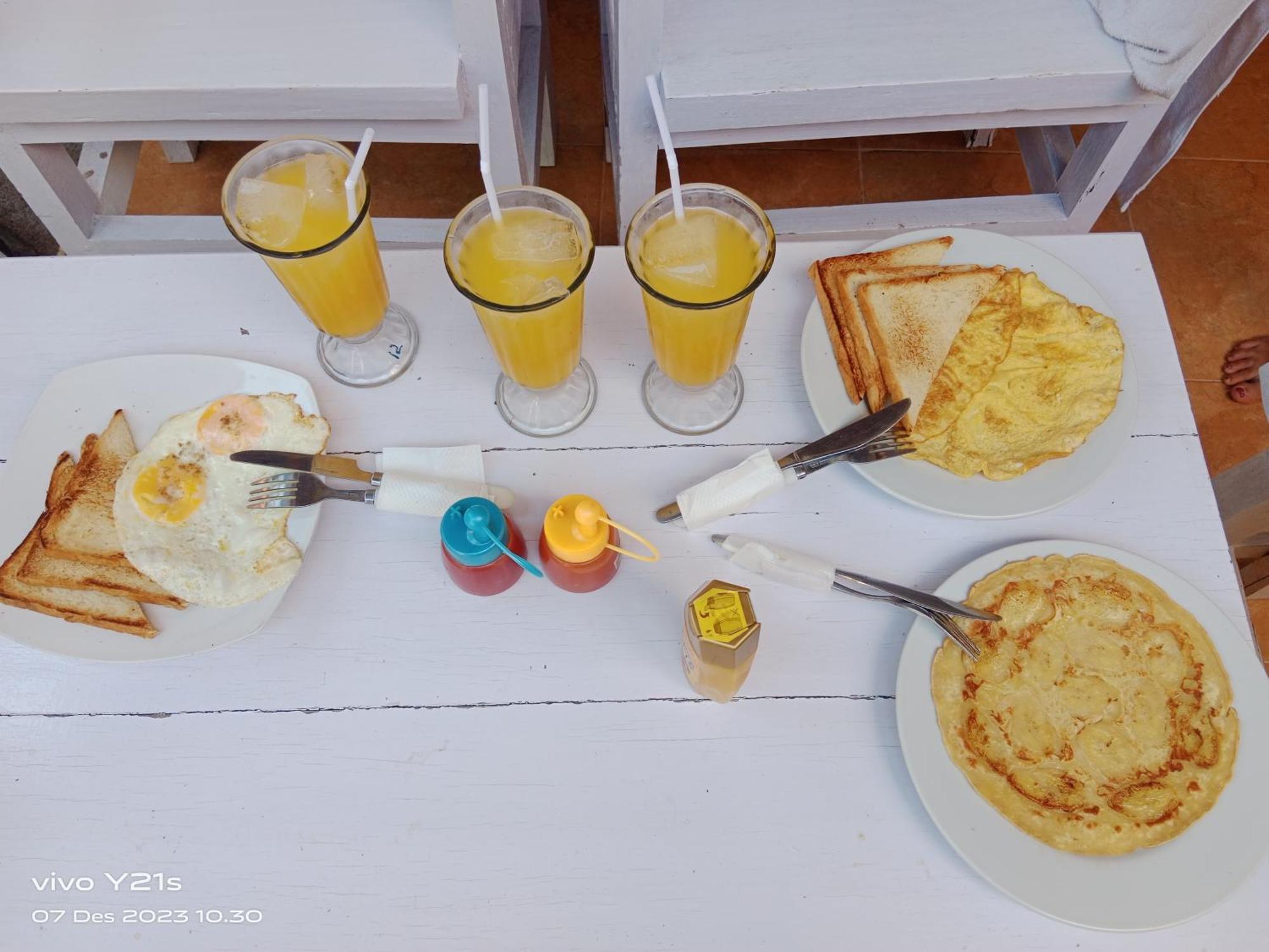 Fullesguesthouse กีลีตราวางัน ภายนอก รูปภาพ