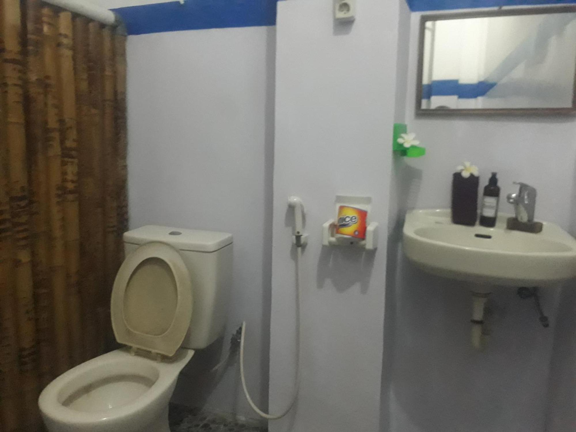 Fullesguesthouse กีลีตราวางัน ภายนอก รูปภาพ