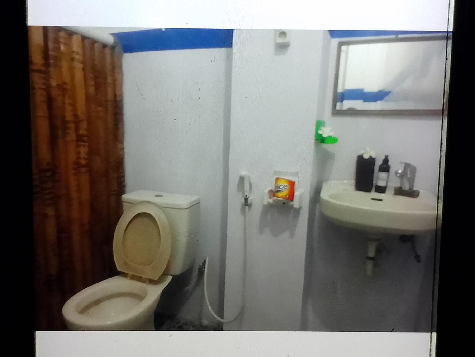 Fullesguesthouse กีลีตราวางัน ภายนอก รูปภาพ